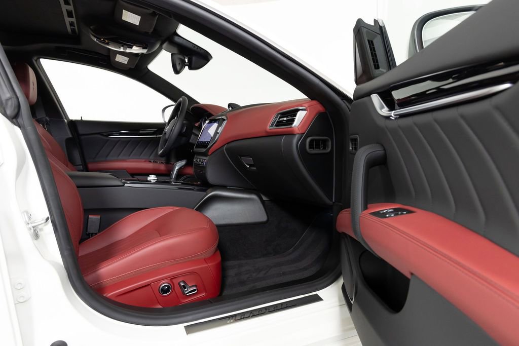 Used 2023 Maserati Ghibli GT RWD image 28