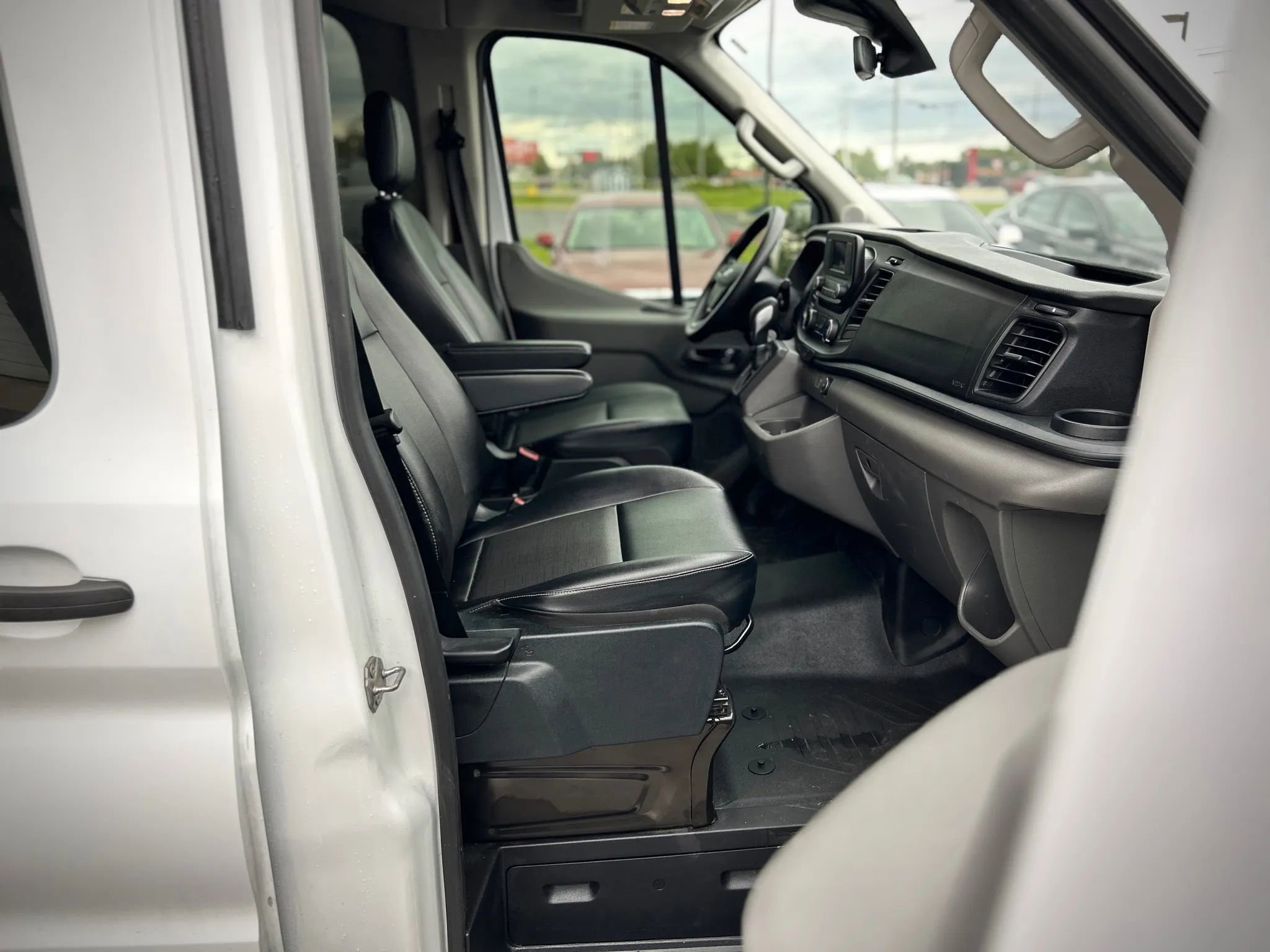 Used 2023 Ford Transit 350 XL image 21