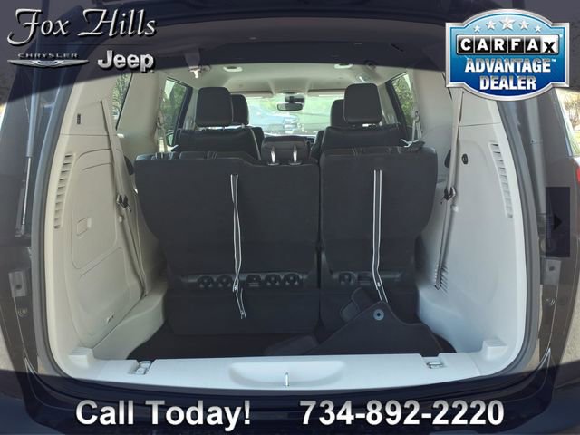 Used 2023 Chrysler Pacifica Touring-L FWD image 10