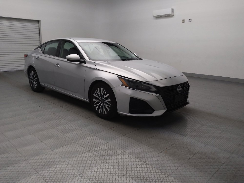 Used 2023 Nissan Altima 2.5 SV image 13