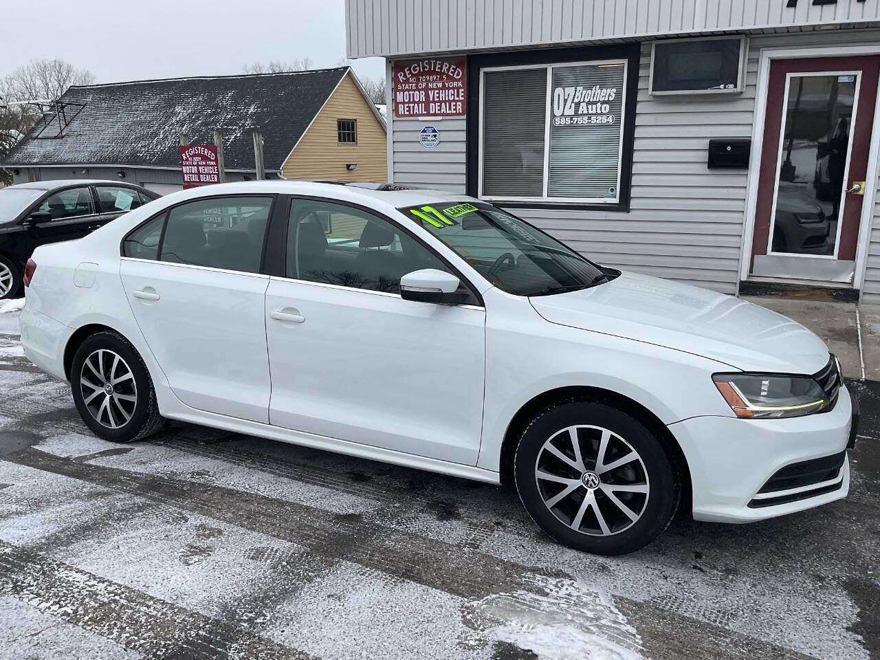 Used 2017 Volkswagen Jetta SE image 3