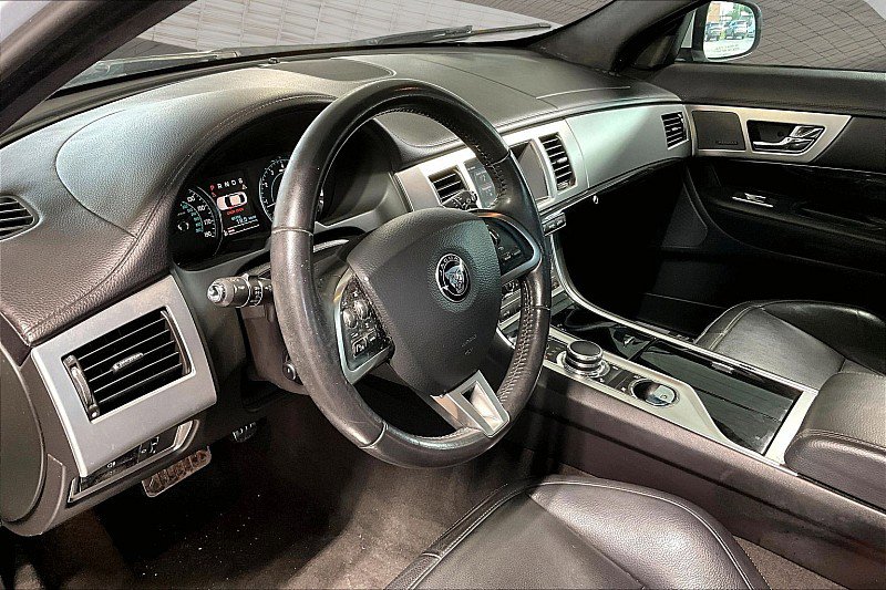 Used 2015 Jaguar XF Portfolio RWD image 11