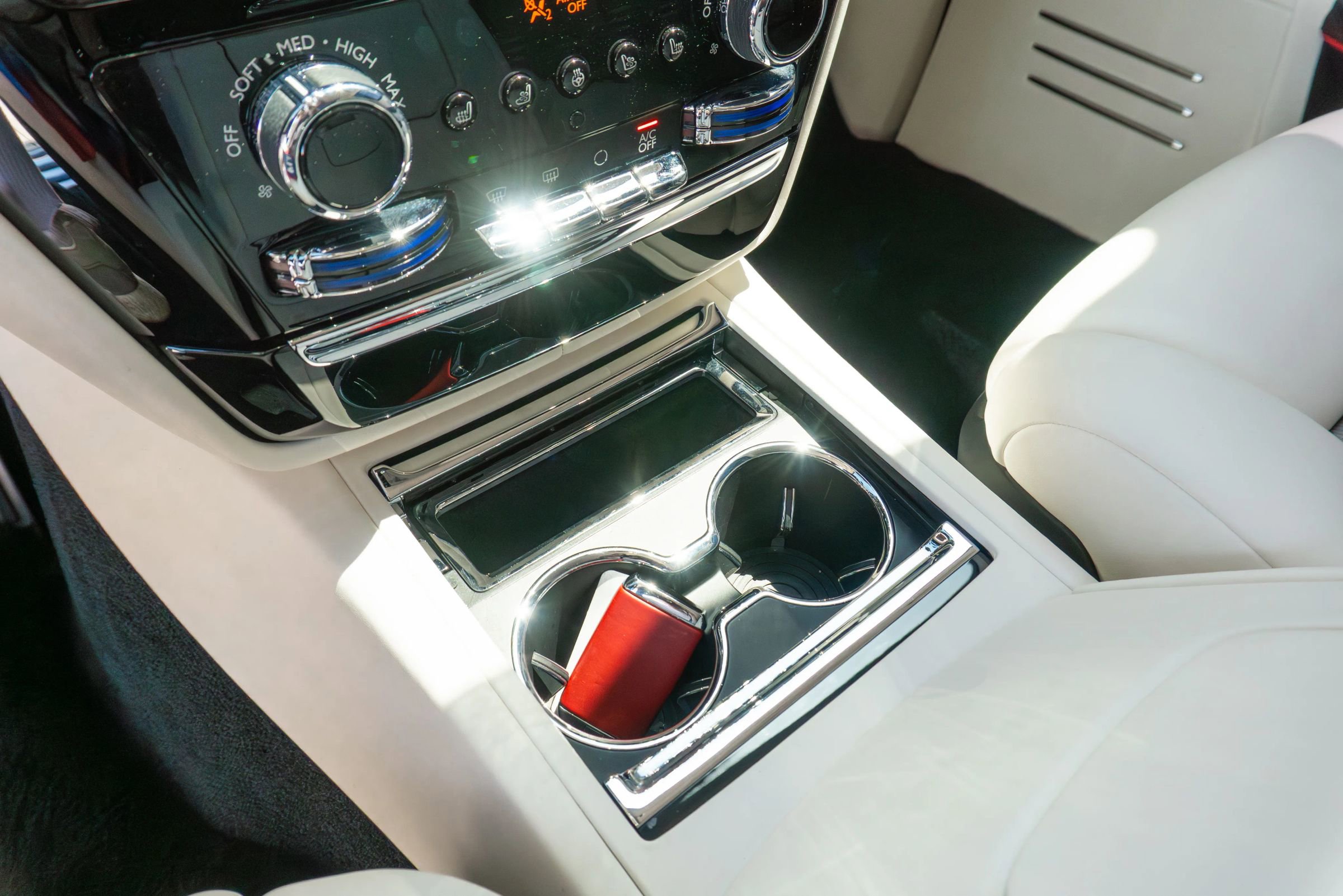 Used 2024 Rolls-Royce Phantom Sedan w/ The Phantom Package RWD image 86