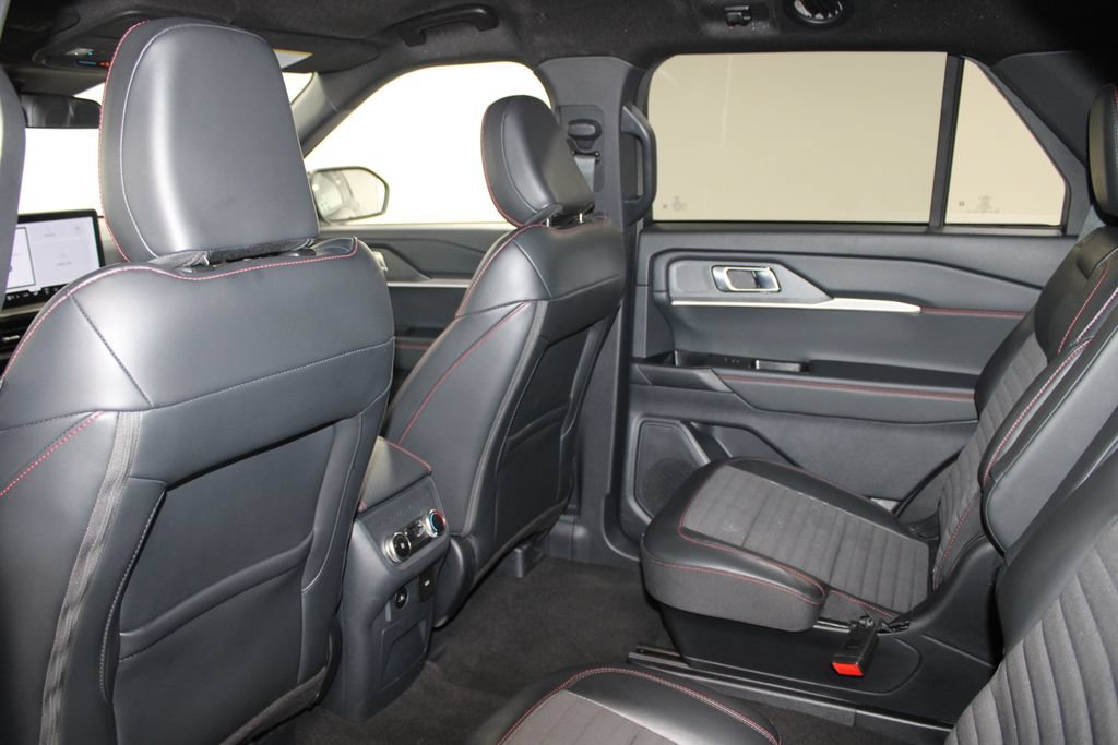 Used 2025 Ford Explorer ST-Line AWD/4WD image 19