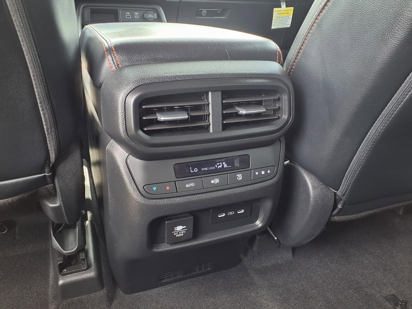 Used 2025 Honda Pilot TrailSport image 14