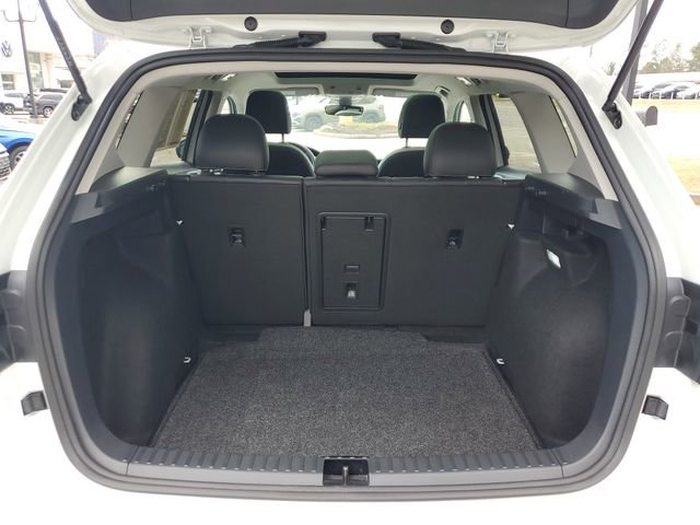 Certified 2025 Volkswagen Taos SE w/ Panoramic Sunroof Package image 8