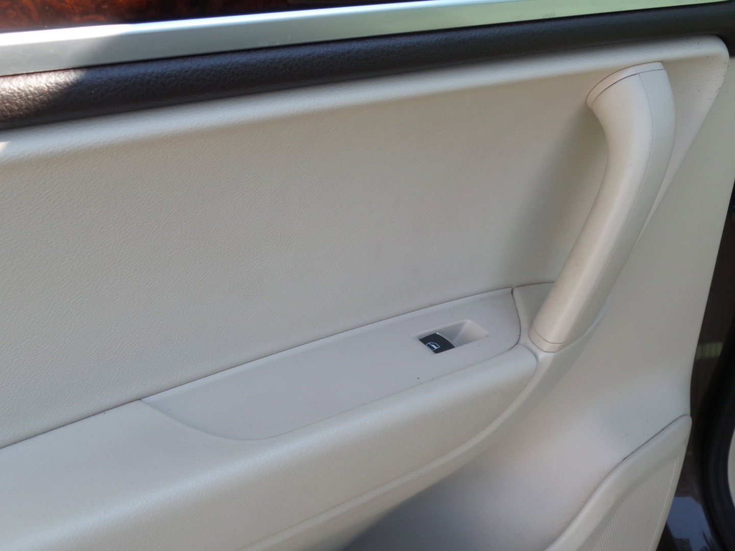 Used 2013 Volkswagen Touareg VR6 image 24