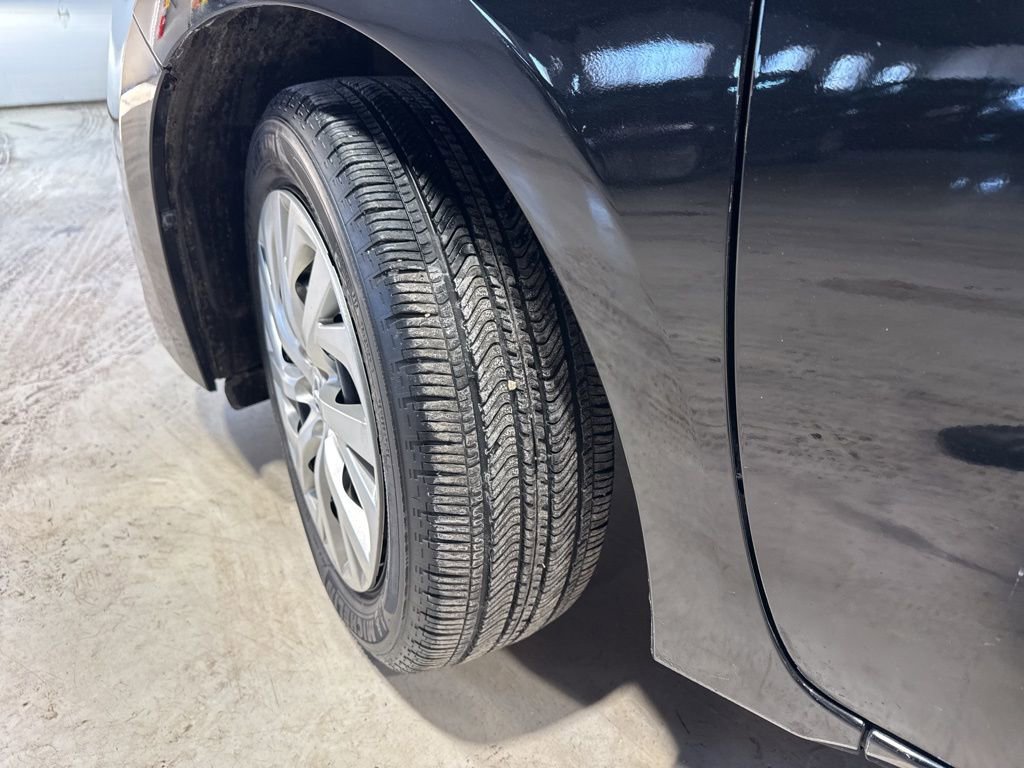 Used 2017 Toyota Corolla L image 3