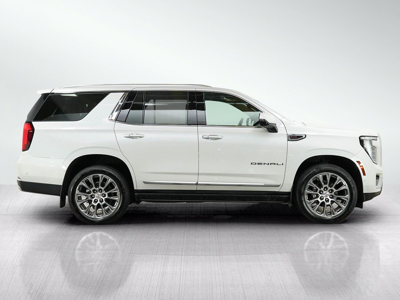 Used 2025 GMC Yukon Denali w/ Sun & Power Step Package AWD/4WD image 6