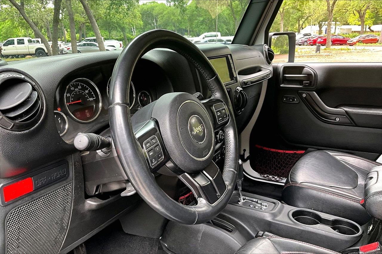 Used 2017 Jeep Wrangler Unlimited Rubicon AWD/4WD image 14