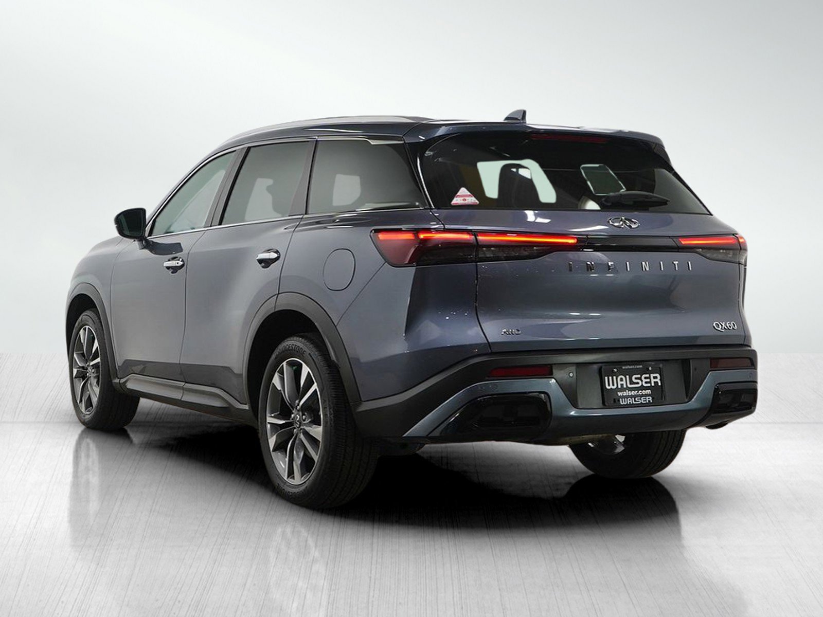 Used 2023 INFINITI QX60 Luxe image 3