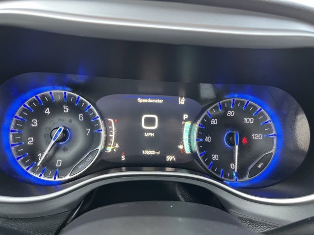 Used 2022 Chrysler Pacifica Touring image 38