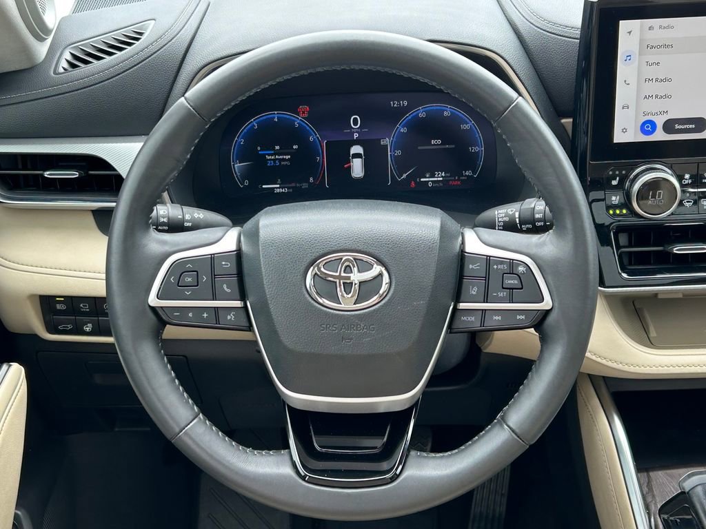Used 2023 Toyota Highlander Platinum image 42