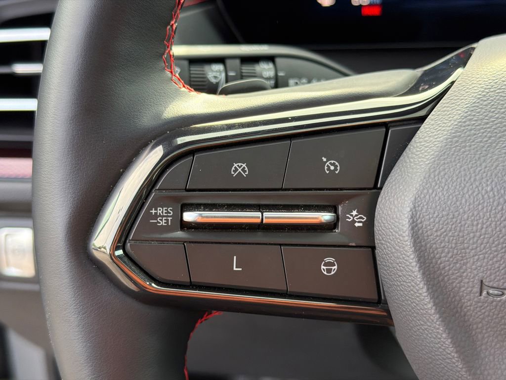 Used 2025 Chevrolet Traverse RS FWD image 25