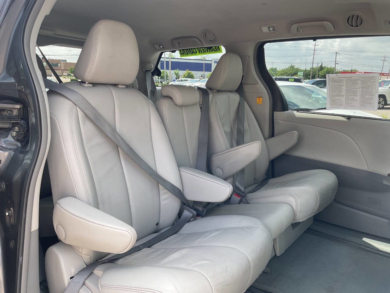 Used 2012 Toyota Sienna XLE FWD image 37