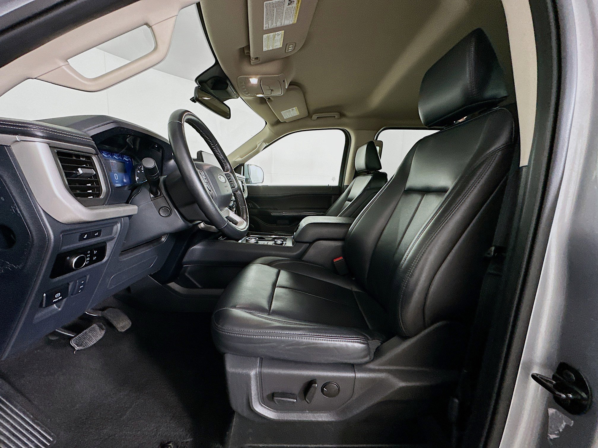 Used 2024 Ford Expedition XLT image 13