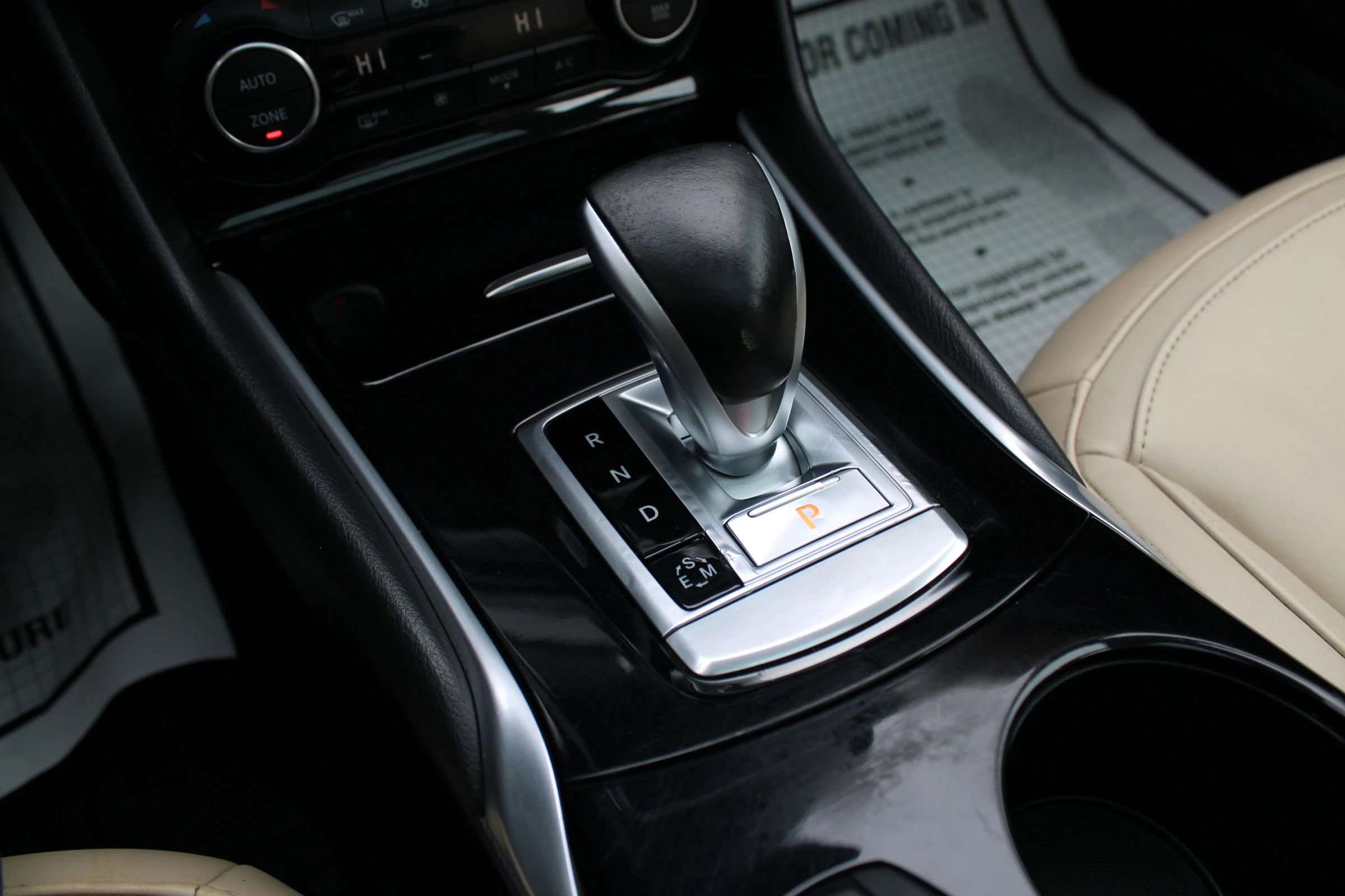 Used 2017 INFINITI QX30 Premium w/ Navigation Package image 17