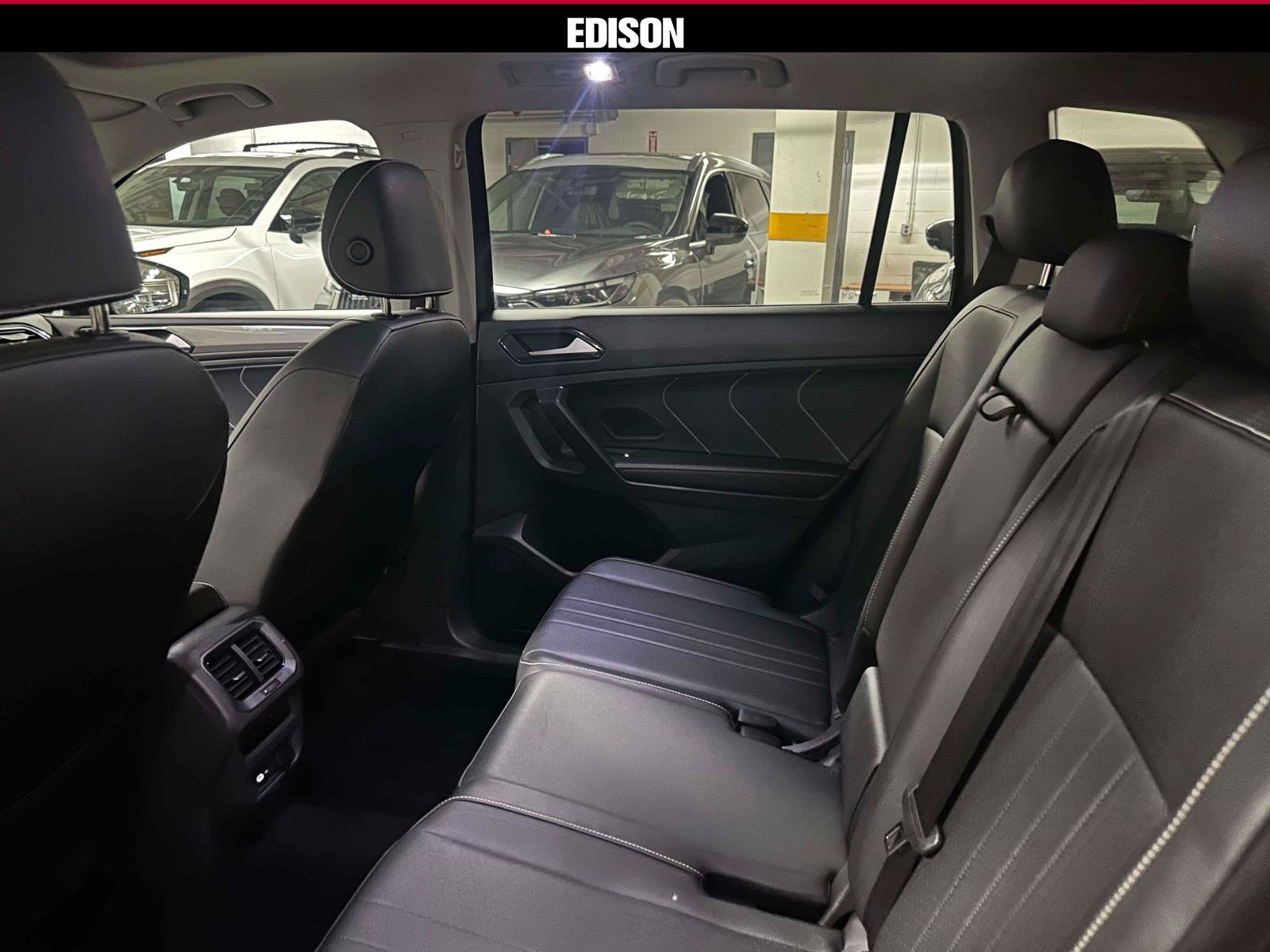 Used 2023 Volkswagen Tiguan SE w/ Panoramic Sunroof Package AWD/4WD image 9