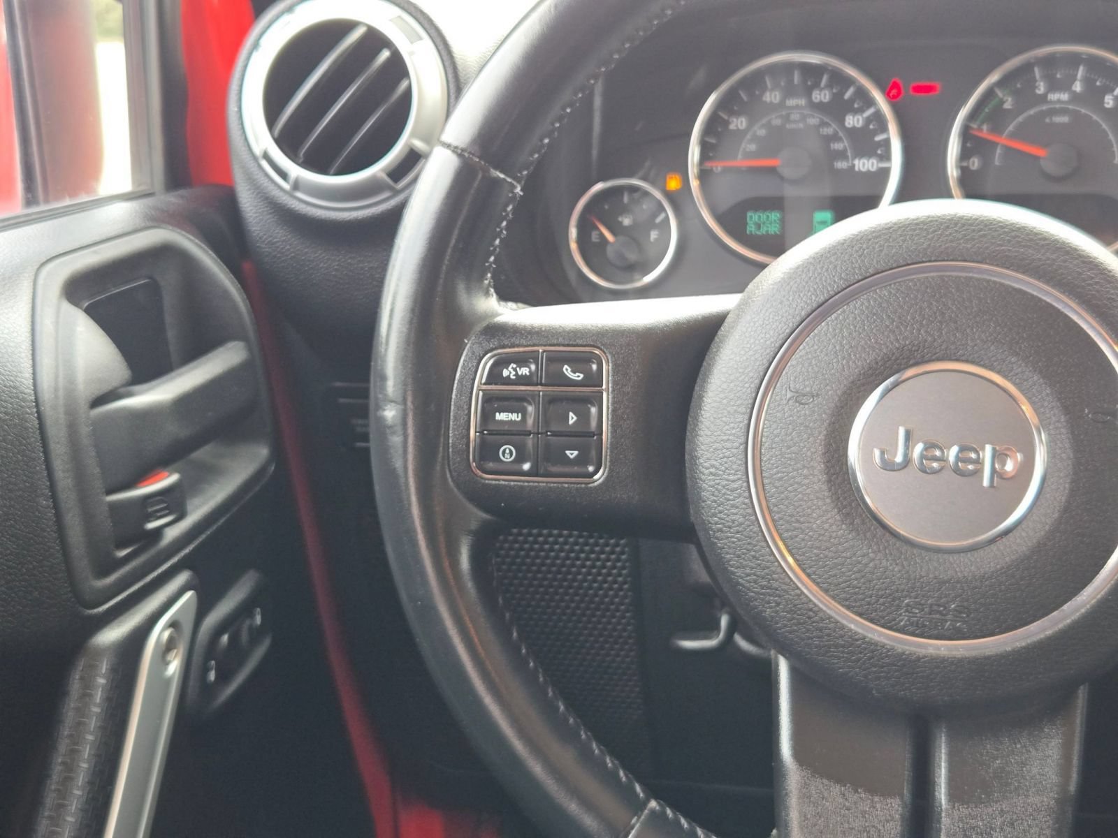 Used 2013 Jeep Wrangler Unlimited Rubicon w/ Connectivity Group AWD/4WD image 19