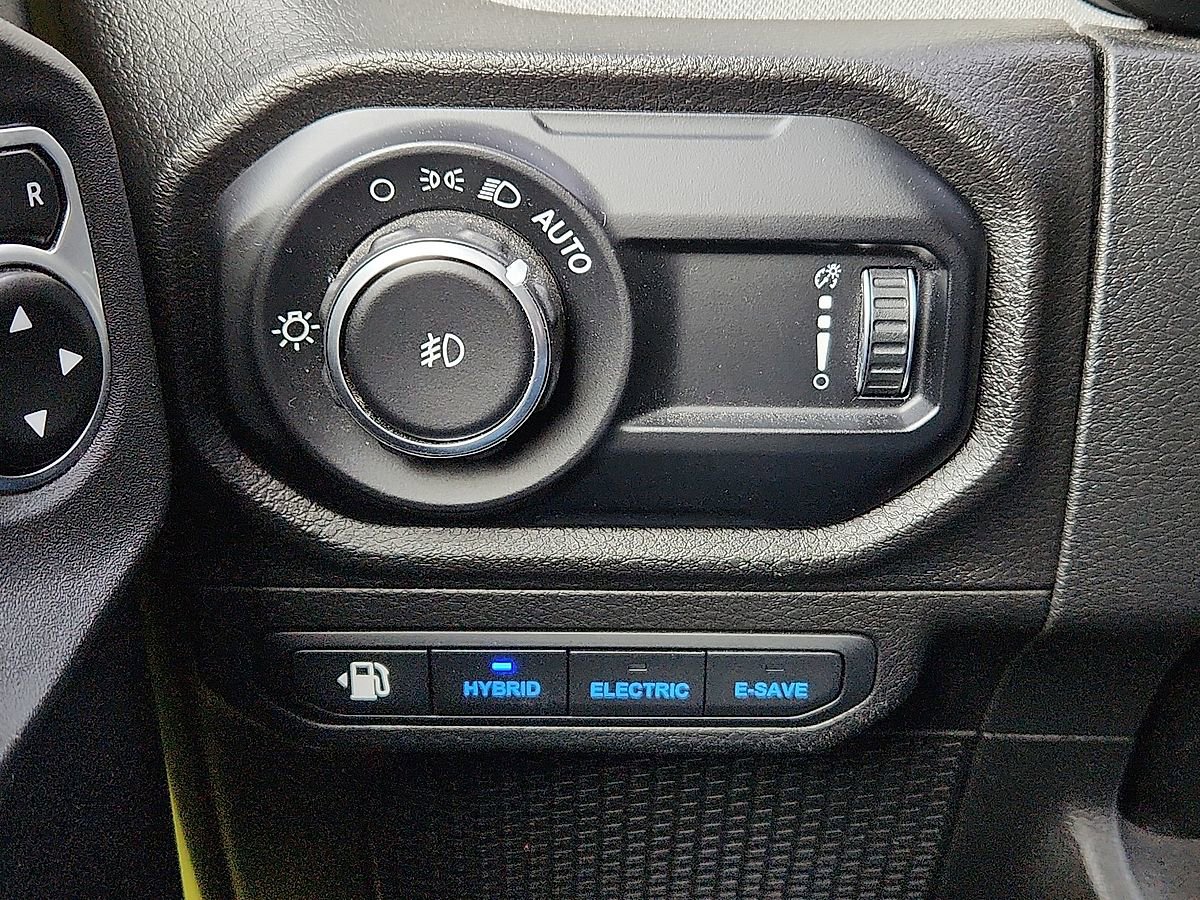 Used 2024 Jeep Wrangler Unlimited image 9