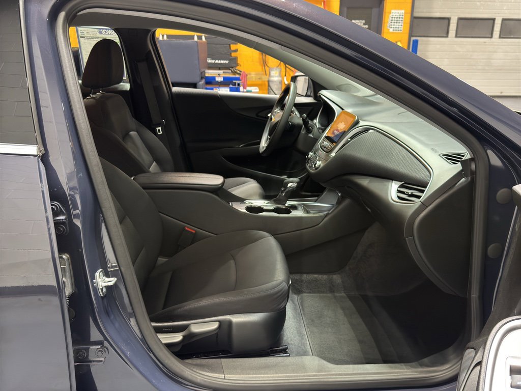 Used 2025 Chevrolet Malibu LT image 16
