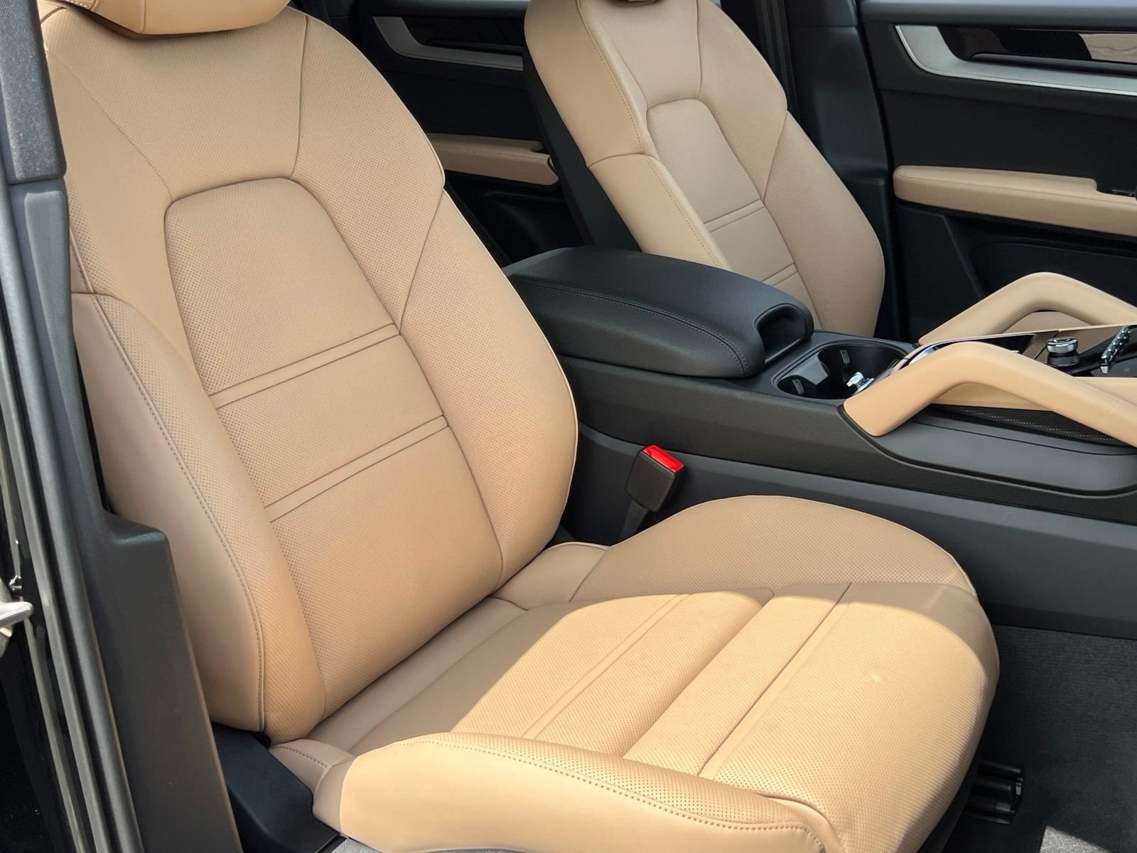 New 2026 Porsche Cayenne Coupe AWD/4WD image 17