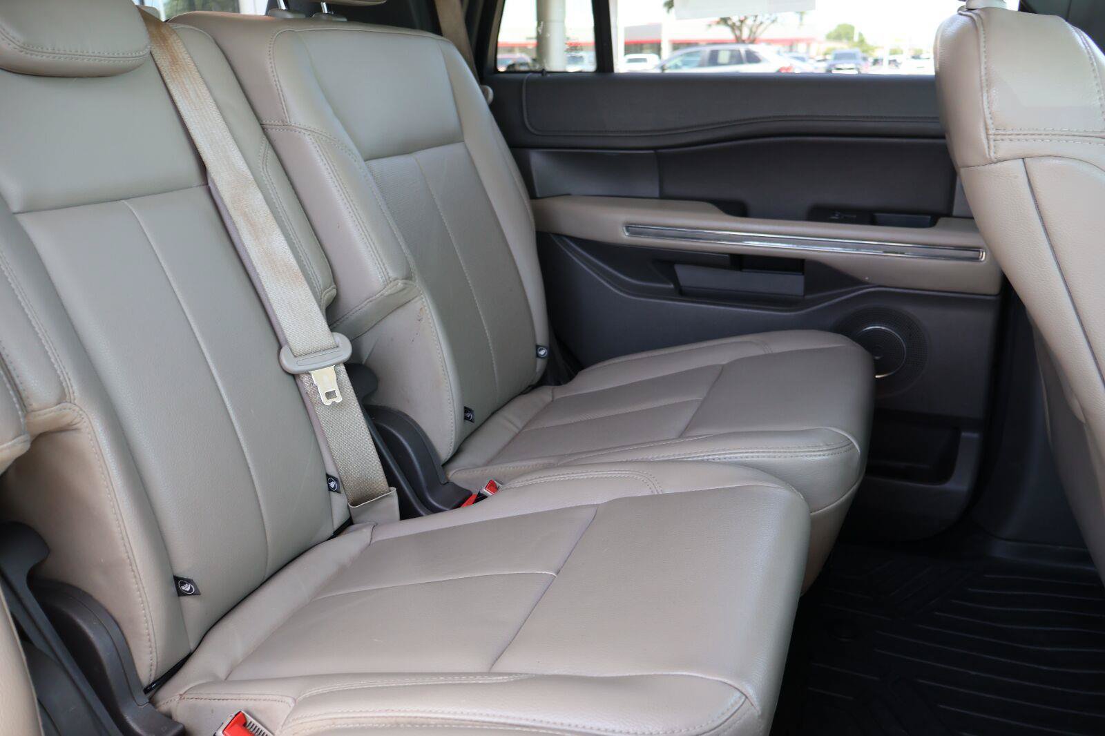 Used 2019 Ford Expedition XLT w/ Equipment Group 202A RWD image 19