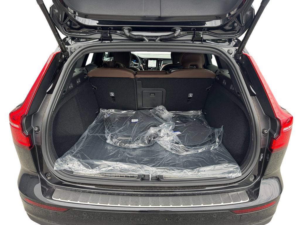 New 2026 Volvo V60 B5 Cross Country Plus w/ Protection Package Premier AWD/4WD image 6