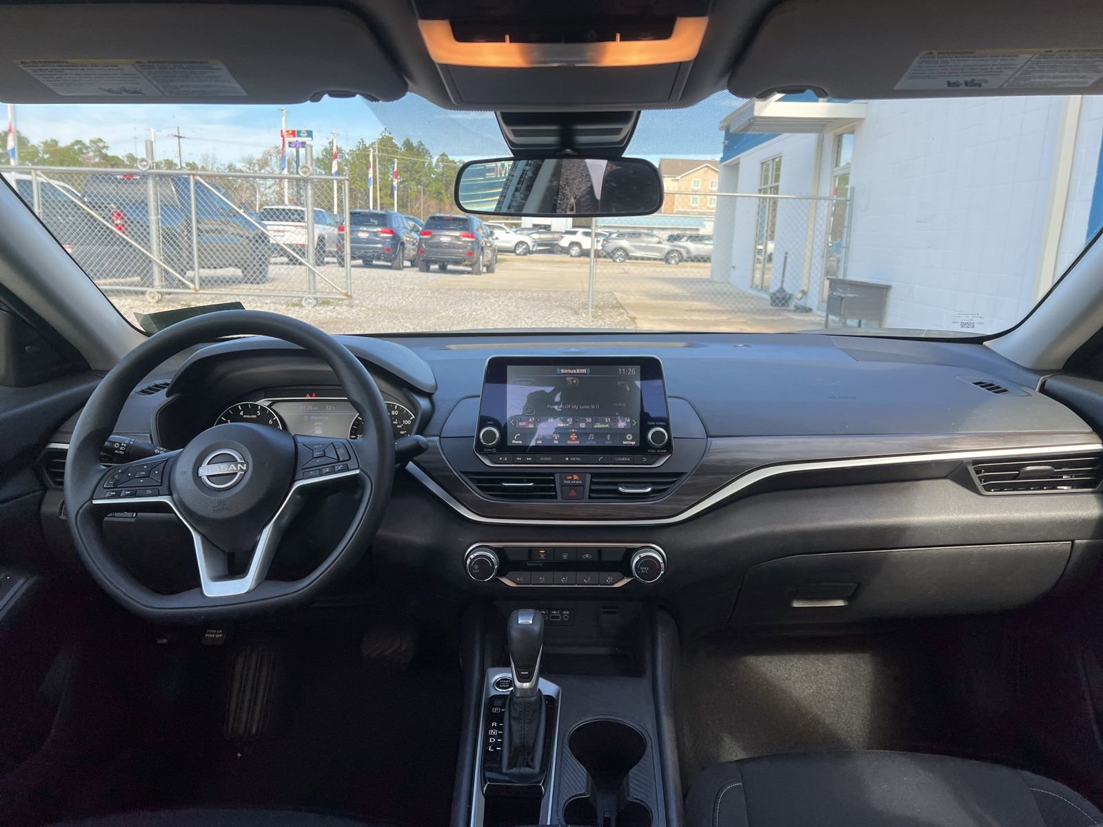 Used 2025 Nissan Altima 2.5 SV image 9