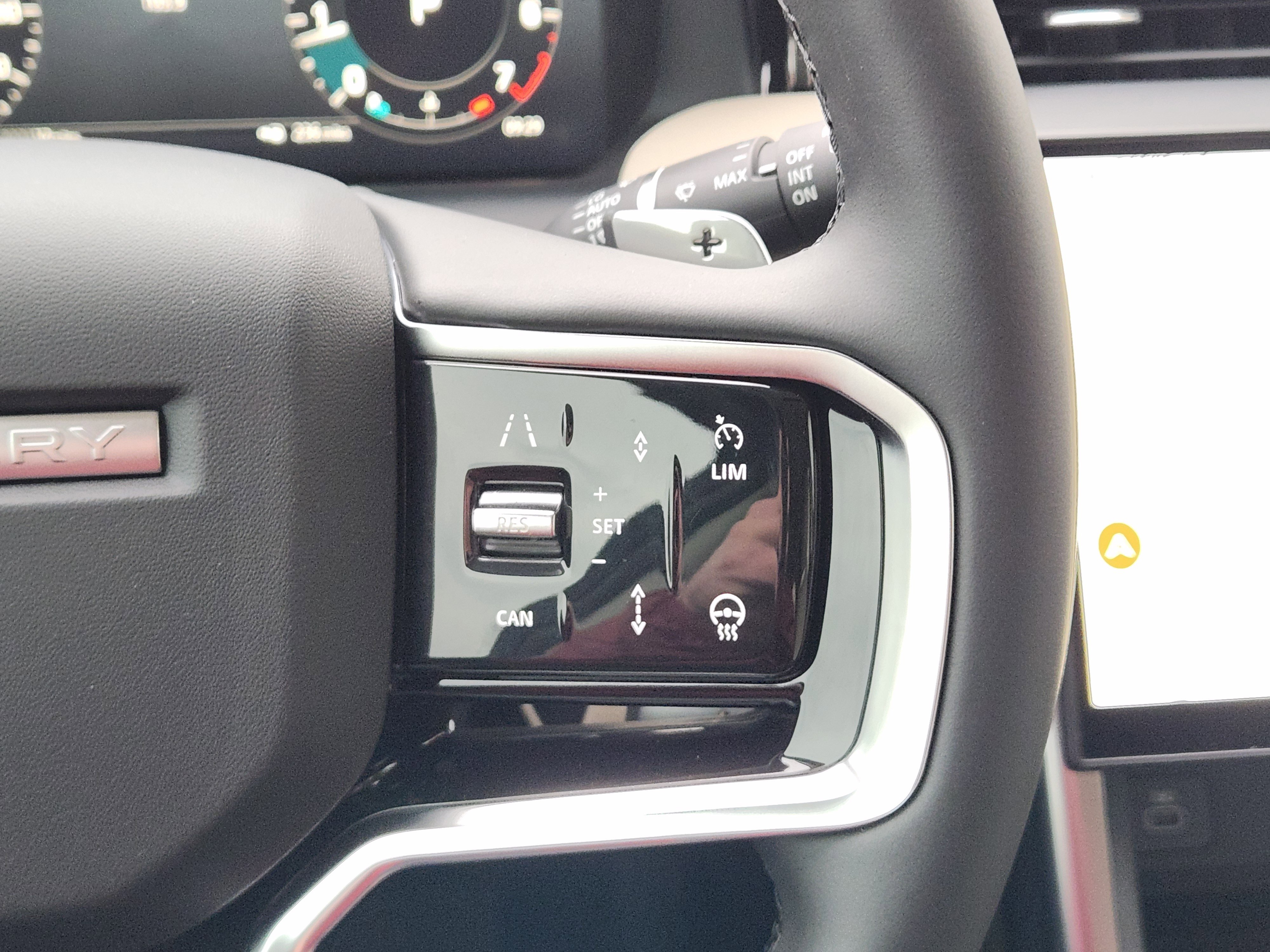 New 2025 Land Rover Discovery Sport S image 31