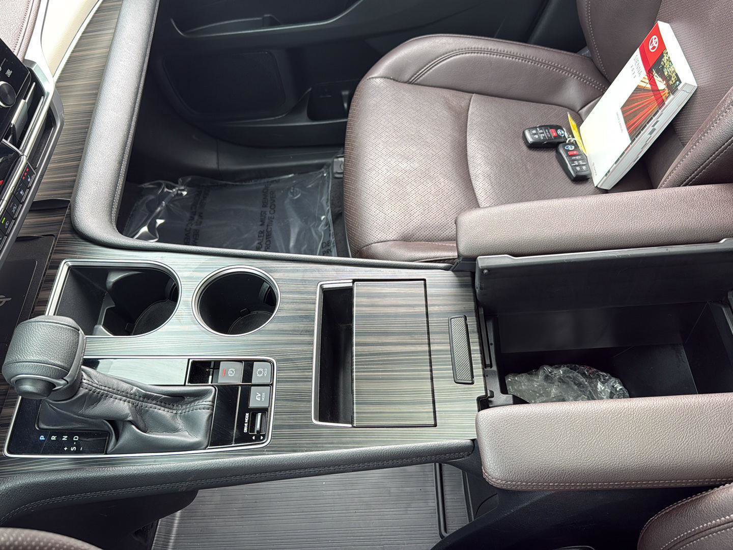 Used 2022 Toyota Sienna Platinum image 35