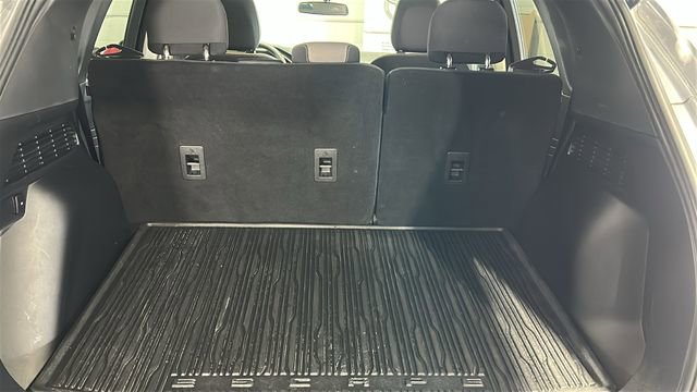 Used 2022 Ford Escape SE w/ SE Sport Appearance Package image 10