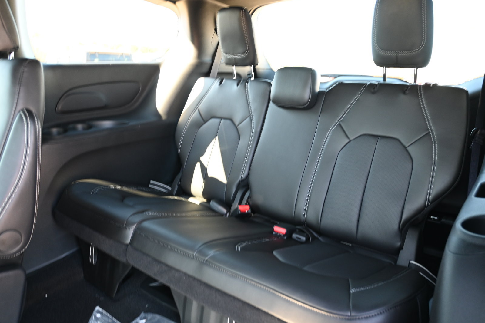 New 2026 Chrysler Pacifica Select AWD/4WD image 18