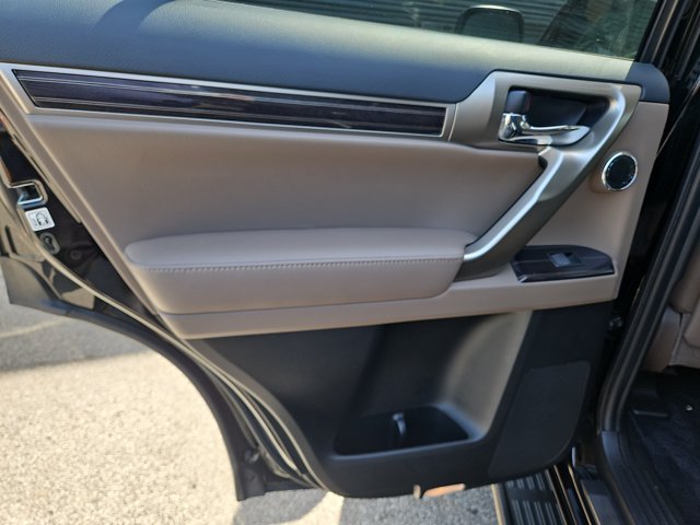 Used 2021 Lexus GX 460 Luxury w/ Accessory Package AWD/4WD image 17