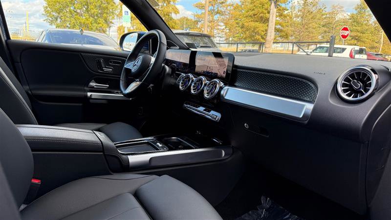 Used 2024 Mercedes-Benz GLB 250 4MATIC image 31