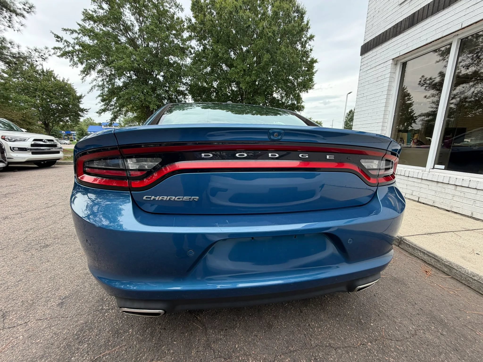 Used 2021 Dodge Charger SXT w/ Leather Interior Group RWD image 6