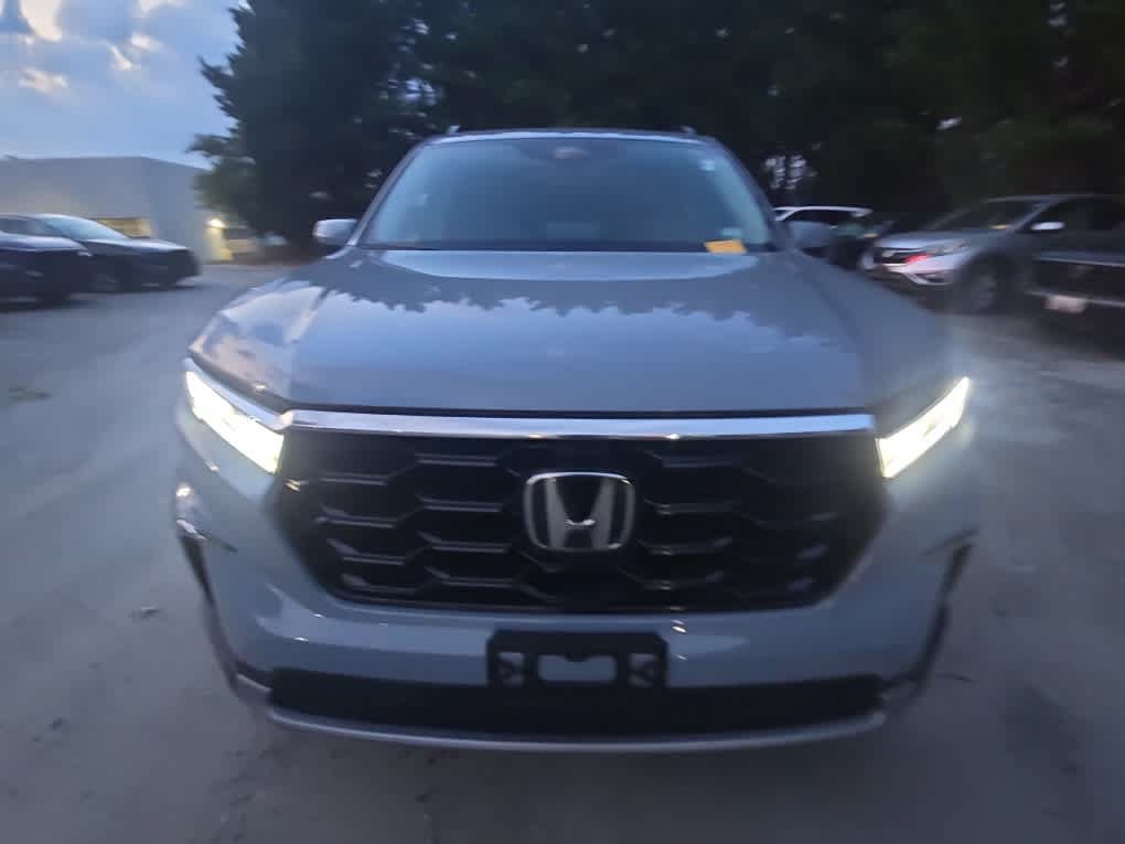 Used 2024 Honda Pilot Touring image 4
