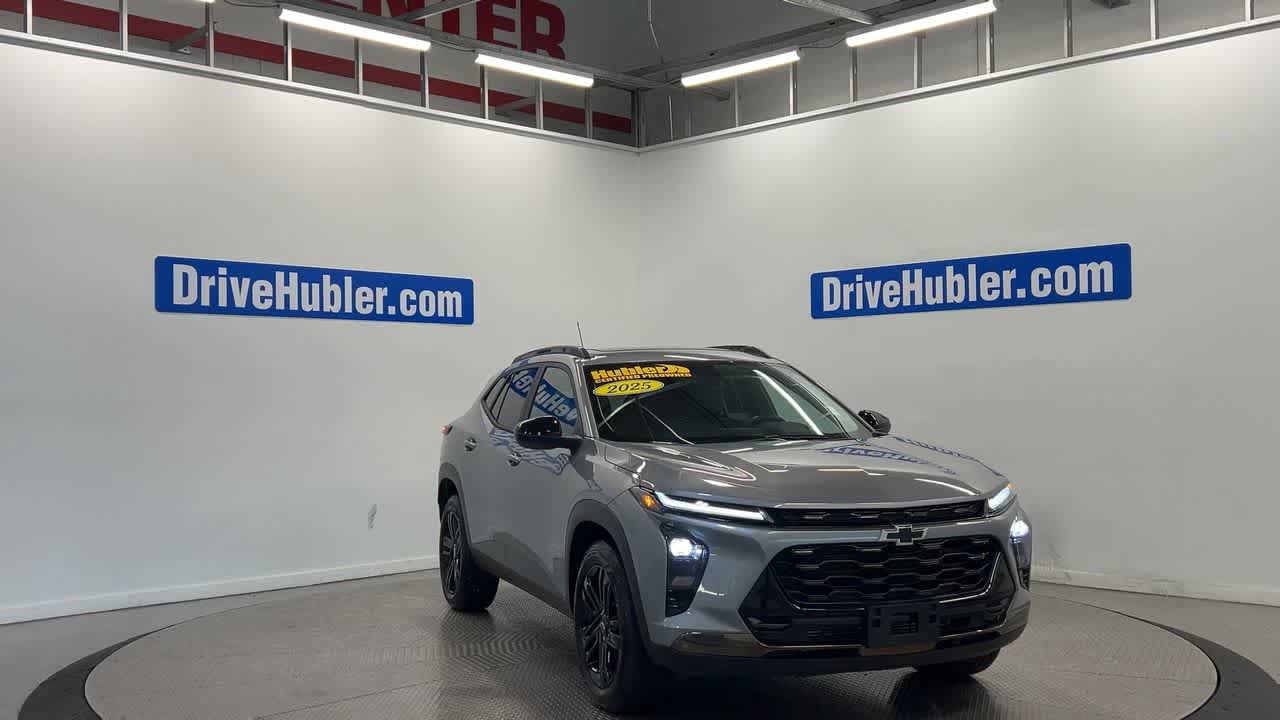 Used 2025 Chevrolet Trax ACTIV w/ Sunroof Package FWD image 5
