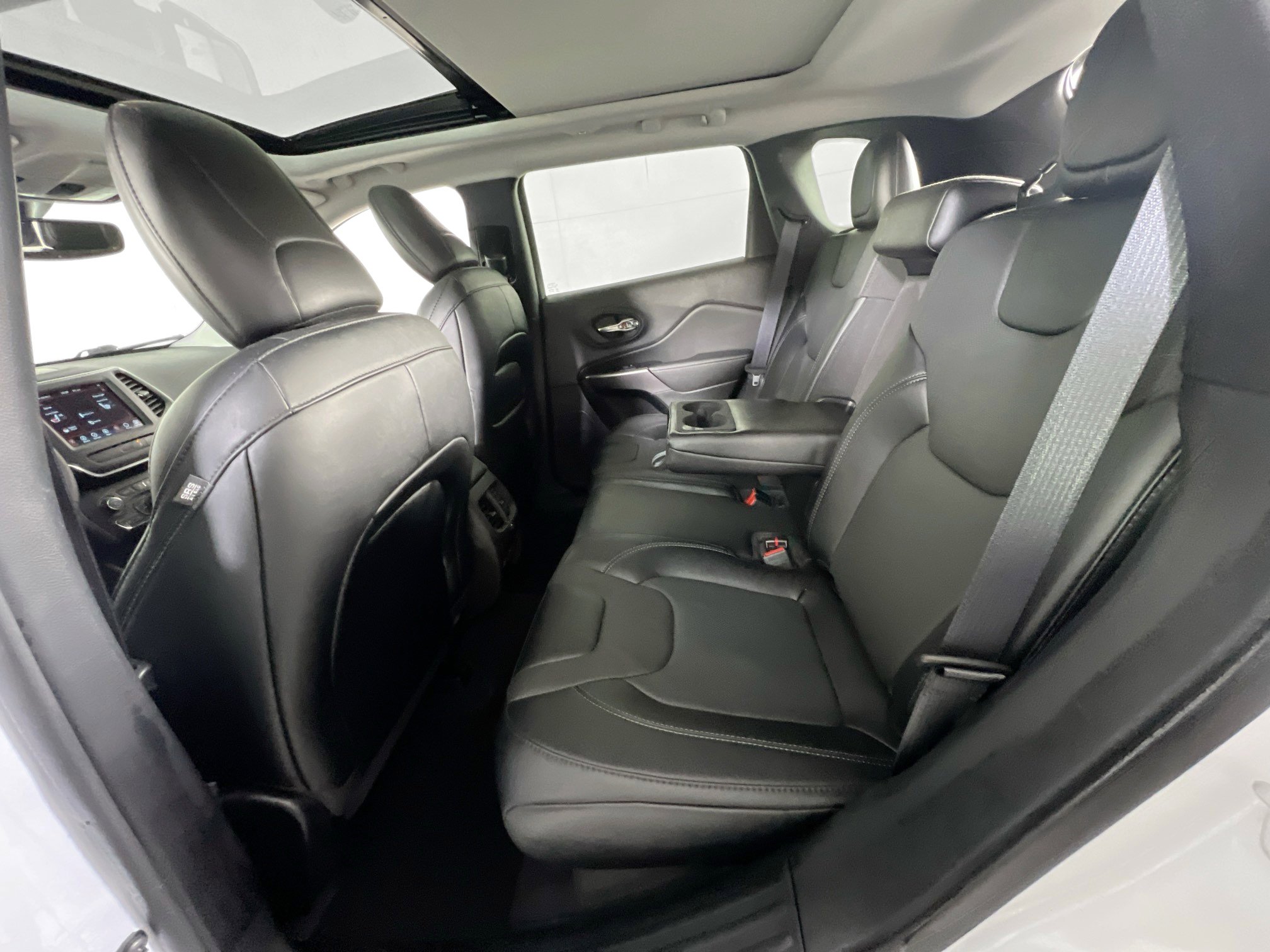 Used 2022 Jeep Cherokee Latitude Lux w/ Sun & Sound Group image 24