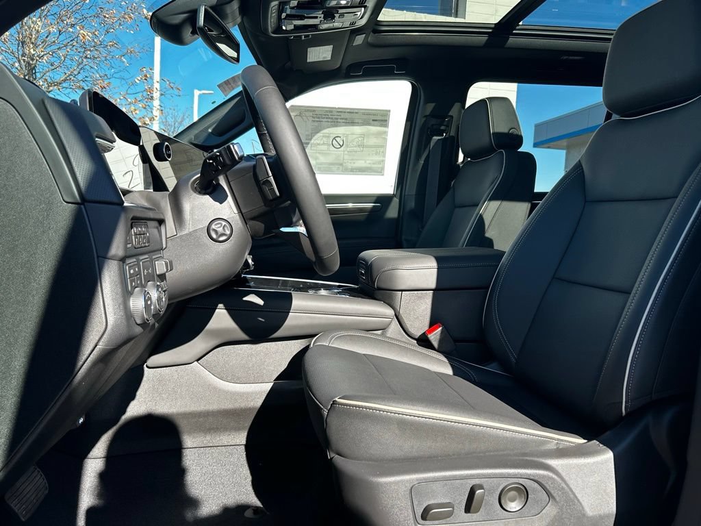 New 2026 Chevrolet Suburban Premier w/ Sun And Tow Package AWD/4WD image 18