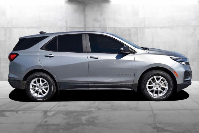 Used 2024 Chevrolet Equinox LS w/ Driver Confidence II Package FWD image 5