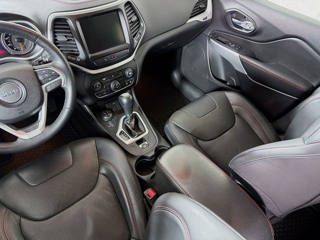 Used 2018 Jeep Cherokee Trailhawk w/ Quick Order Package 25L image 23