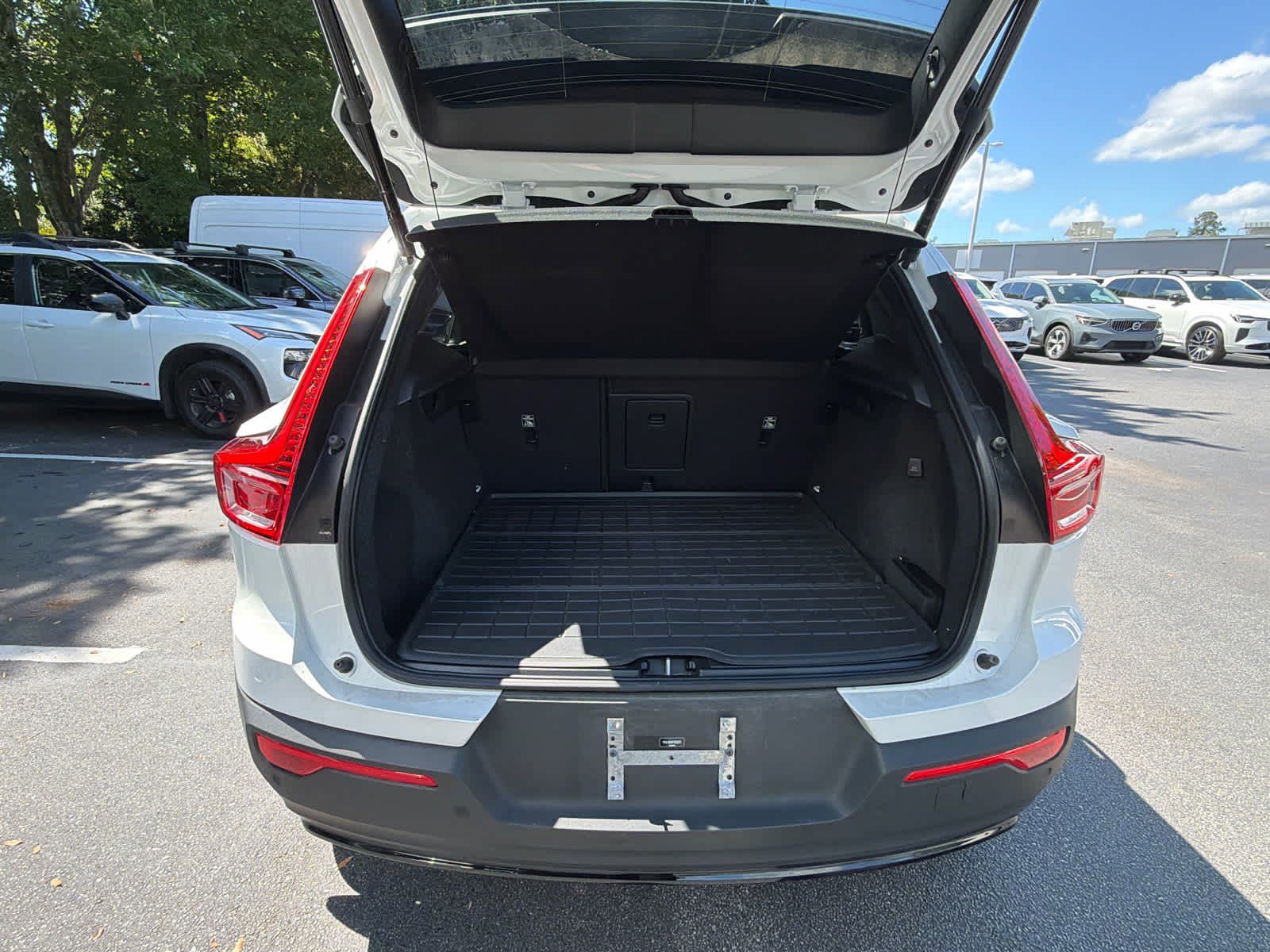 Used 2023 Volvo XC40 B5 Ultimate w/ Protection Package Premier AWD/4WD image 24