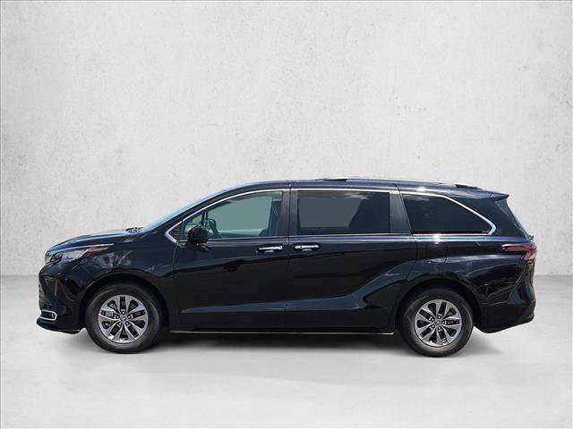 Used 2023 Toyota Sienna XLE FWD image 8