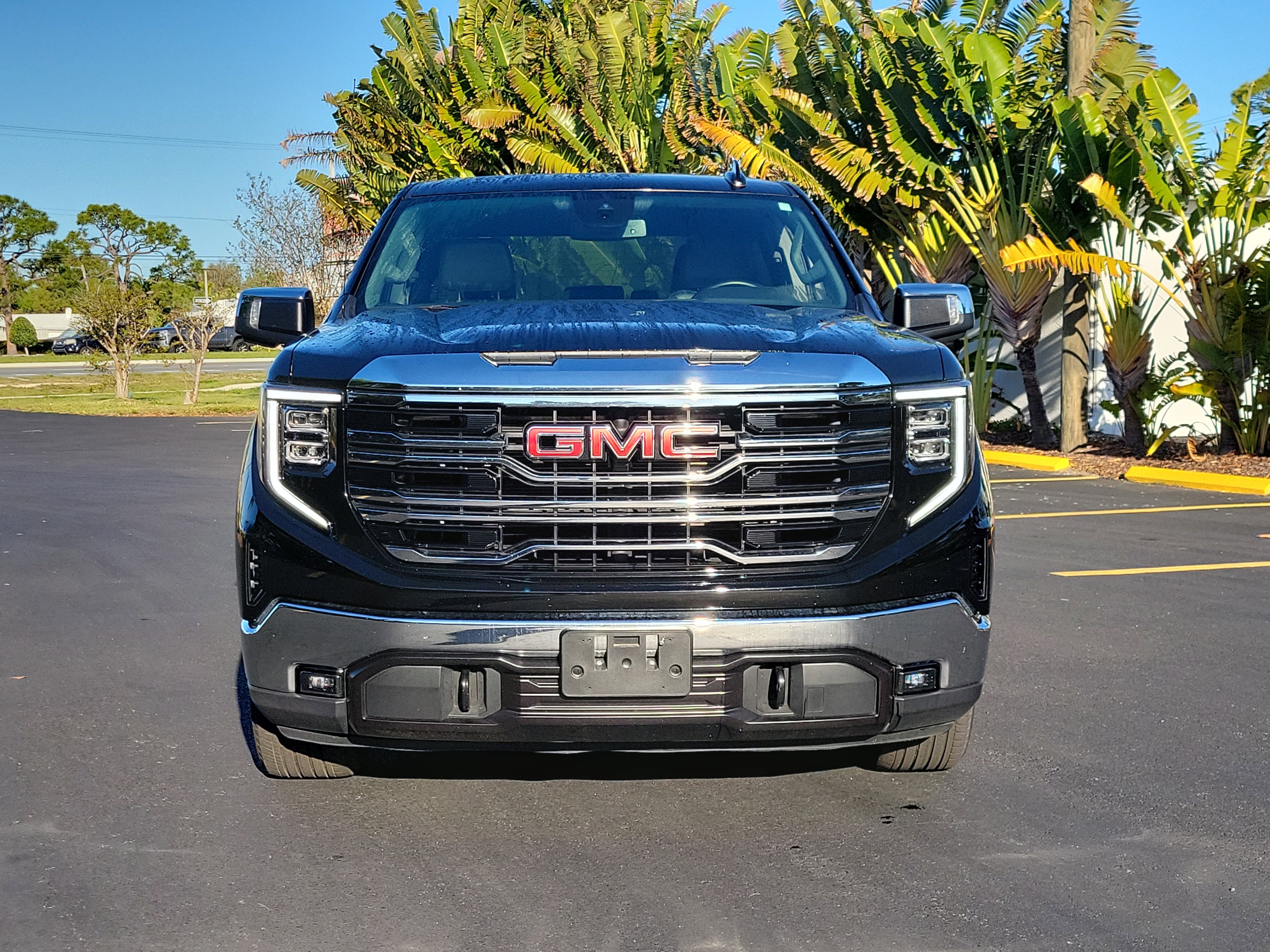 Used 2025 GMC Sierra 1500 SLT RWD image 4