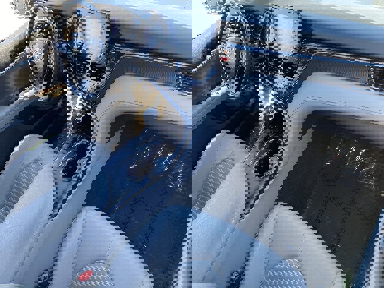 Used 2021 Toyota Camry SE w/ Carpet Mat Package (TMS) image 27