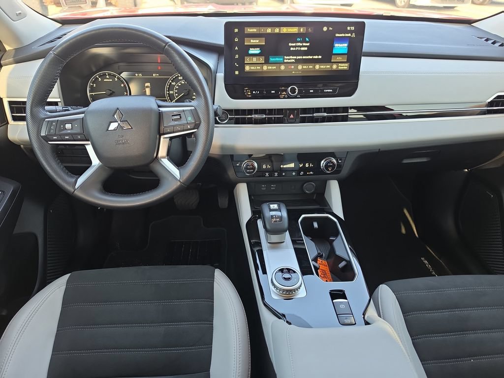 Used 2025 Mitsubishi Outlander SE FWD image 9