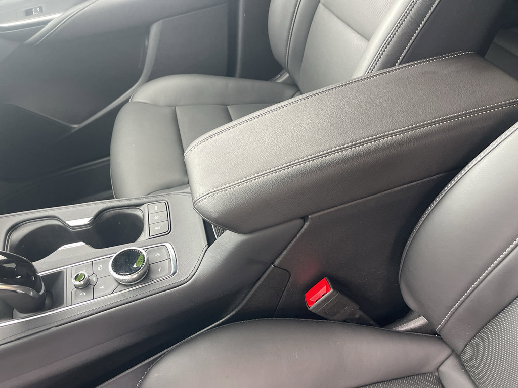 Used 2025 Cadillac XT4 Premium Luxury image 17