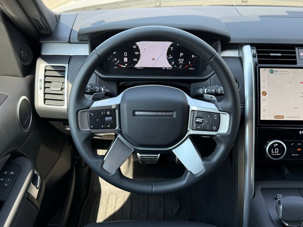 Certified 2025 Land Rover Discovery Dynamic SE image 18