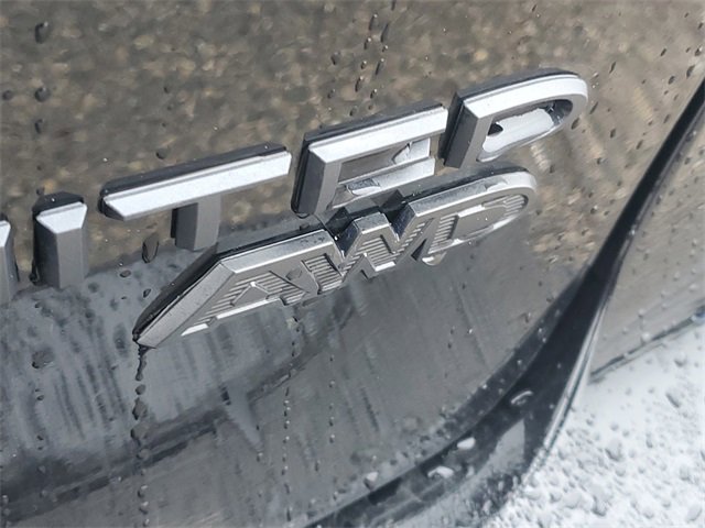 New 2026 Chrysler Pacifica Limited w/ Uconnect Theater Family Group image 6